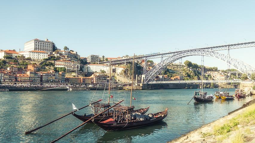 Als ehemalige europäische Kulturhauptstadt hat Porto mit seinen Konzerthäusern, Kunstgalerien und jährlich stattfindenden Events jede Menge zu bieten. Vom Flughafen Nürnberg geht es weiterhin direkt in die portugiesische Hafenstadt.
