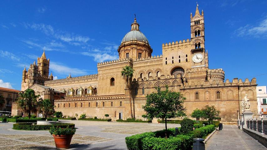Siziliens Hauptstadt Palermo besticht durch seine Vielfältigkeit. Die Altstadt ist mit historischen Gebäuden übersät und lebendige Straßenmärkte laden zum Bummeln ein. Ryanair steuert die Hafenstadt weiterhin an.