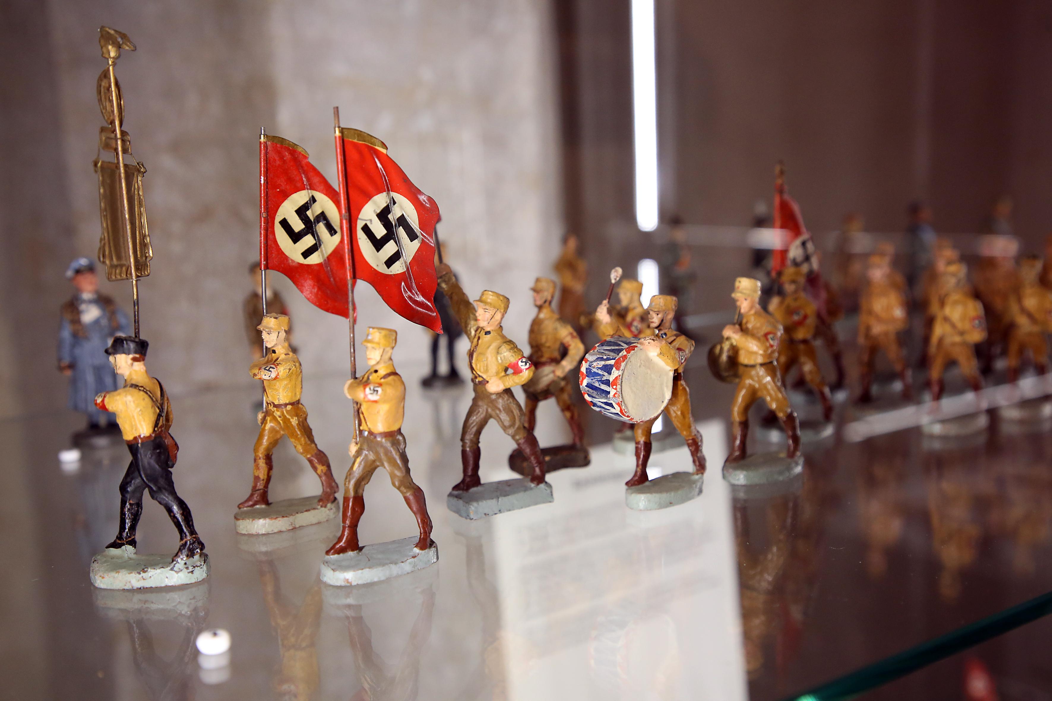 Weihnachten Unterm Hakenkreuz Und Modell Eisenbahn Das Gibt S Im Pfalzmuseum Forchheim Zu Sehen Forchheim Nordbayern