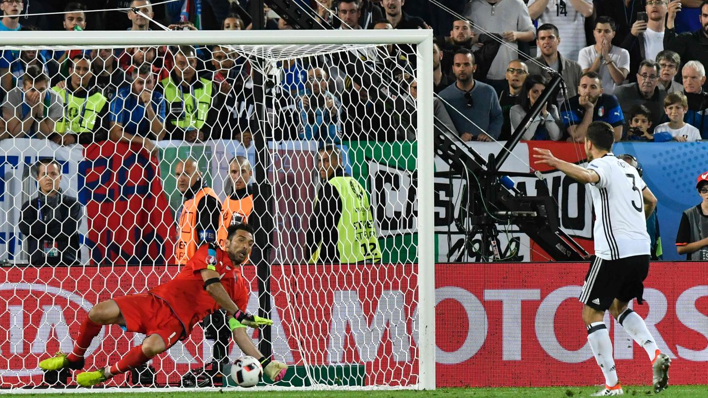 Jonas Hector hat 2016 im EM-Viertelfinale gegen Italien den entscheidenden Elfmeter gegen Gigi Buffon versenkt.