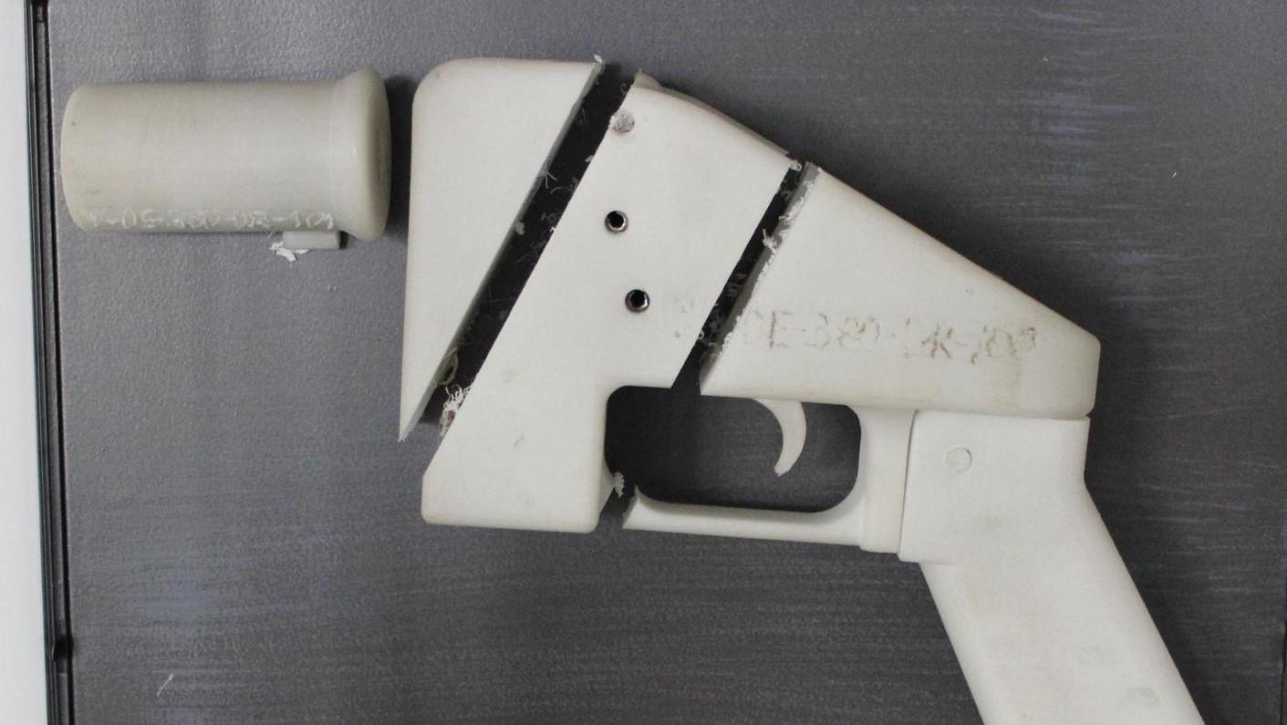 „Liberator“, der Befreier, heißt diese Kunststoff-Pistole, die der Amerikaner Cody Wilson ersonnen und deren Baupläne er ins Netz gestellt hat. Das LKA hat die Waffe drucken lassen und auf ihre Schussfähigkeit getestet. Sie funktioniert, wenn auch nicht sehr präzise. Aus Sicherheitsgründen wurde sie nach dem Test zersägt.