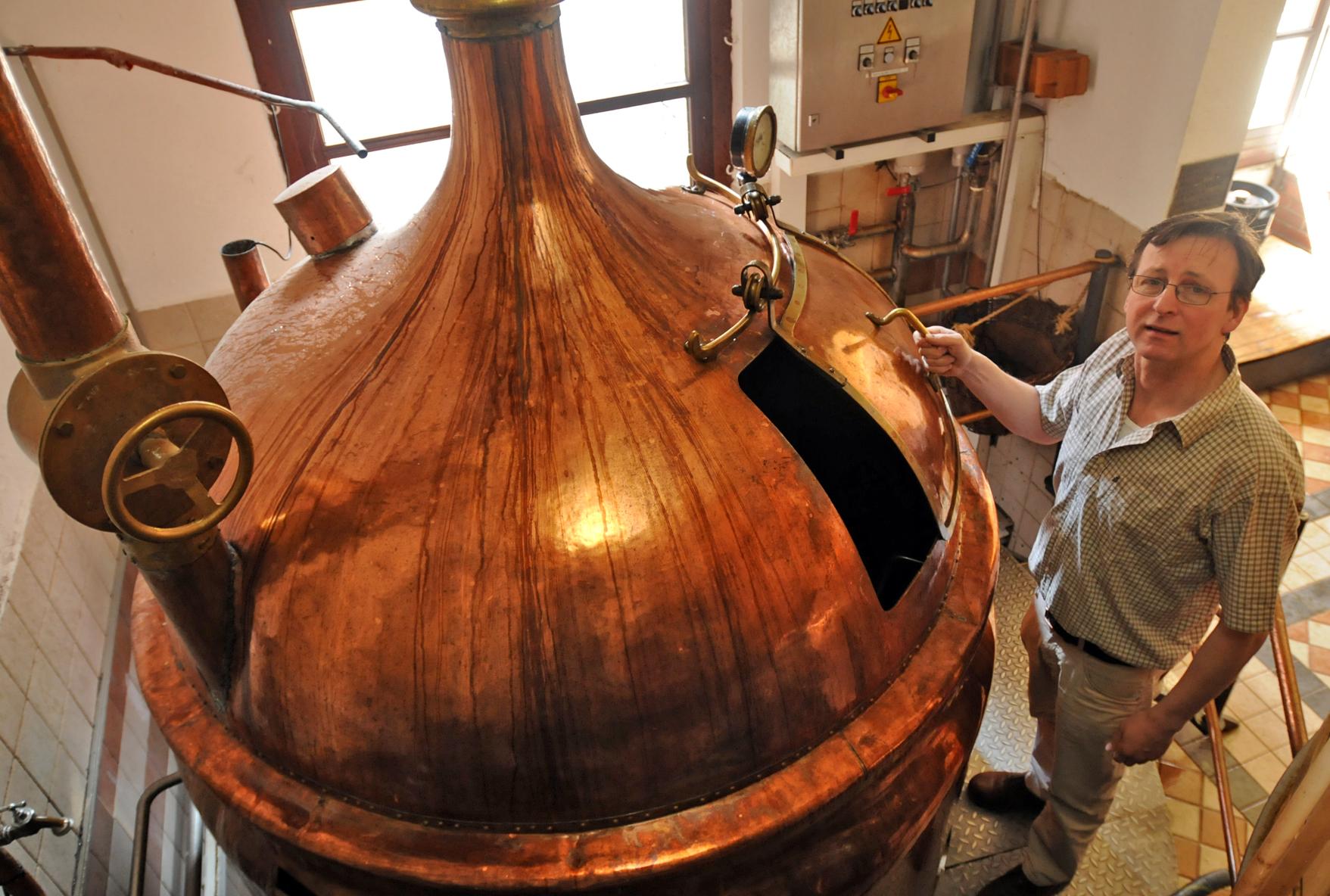 Für sein Rotbier bekannt ist Reinhard Engel mit seiner Altstadthof Brauerei am Fuße der Nürnberger Burg.