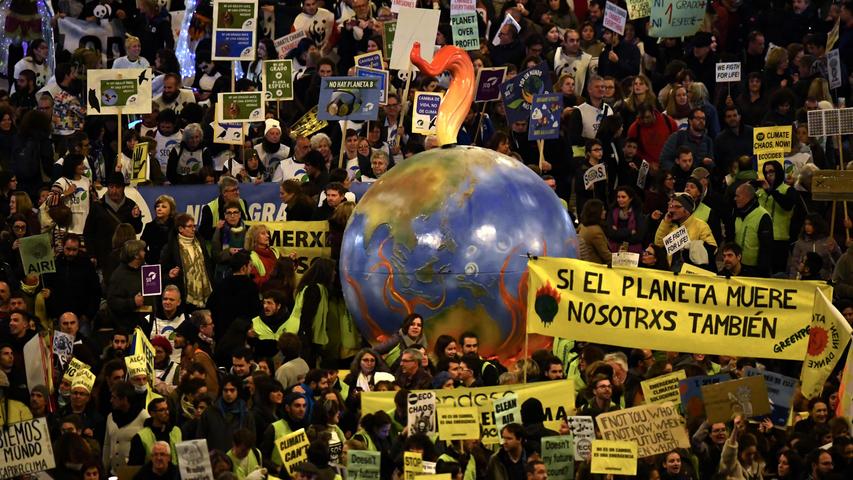 Große Demonstration in Madrid: Am Rande der Weltklimakonferenz haben Zehntausende am Freitag die Weltpolitik zum Handeln gegen die Klimaerwärmung aufgefordert. Mit dabei: Greta Thunberg.