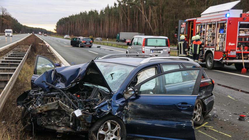 Nach Unfall auf A3: Beifahrer wird von Auto erfasst und stirbt