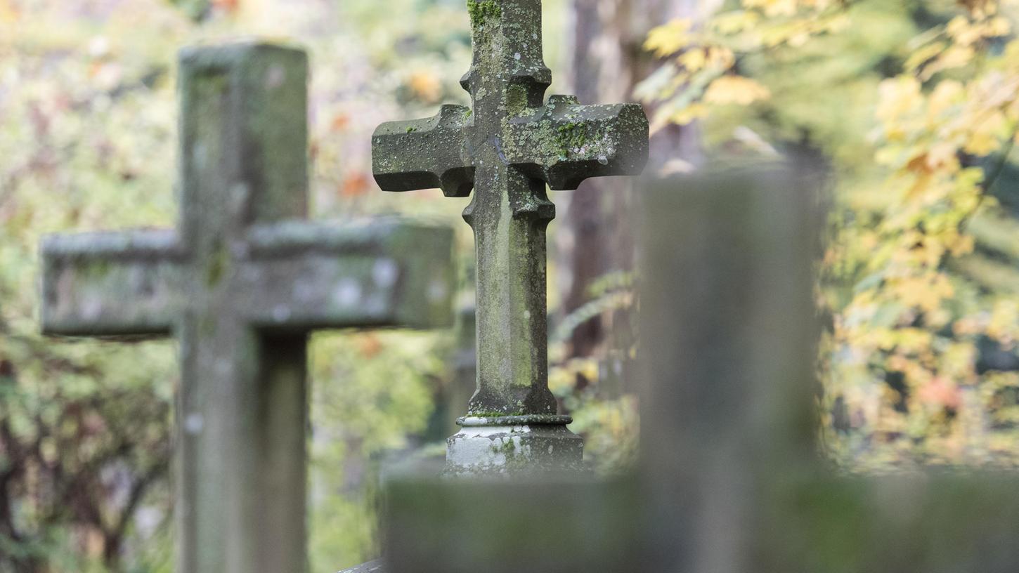 Neunkirchen: Reihenweise Gräber verwüstet