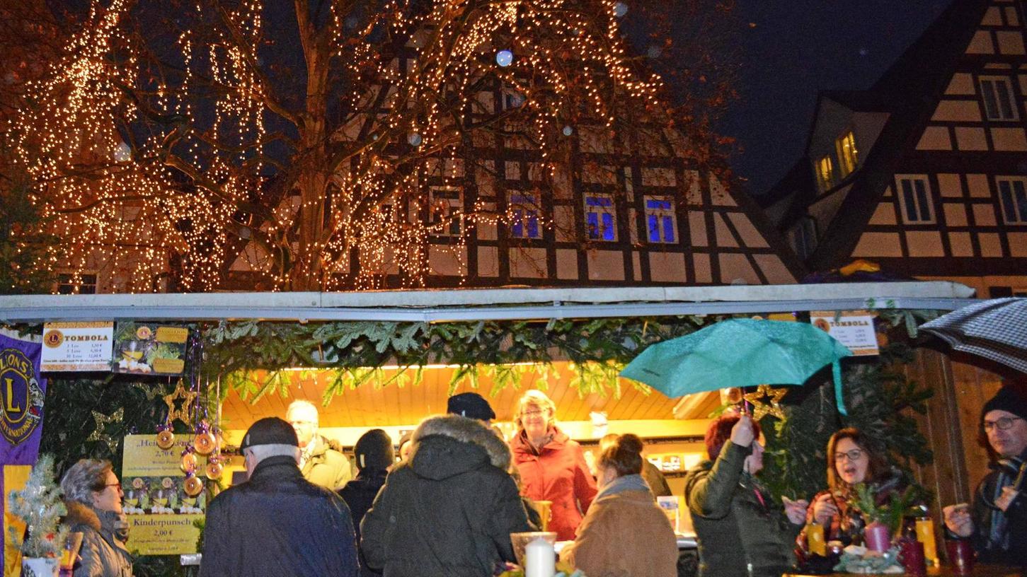 Schwabach: Mit heißem Glühwein gegen den Regen