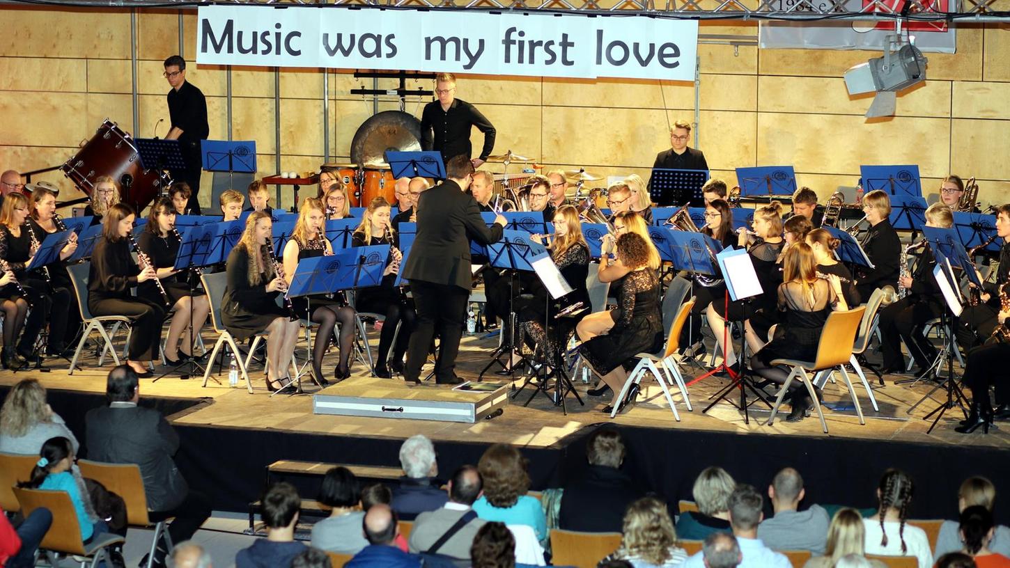 Blasorchester aus Möhrendorf glänzt beim Jubiläumskonzert