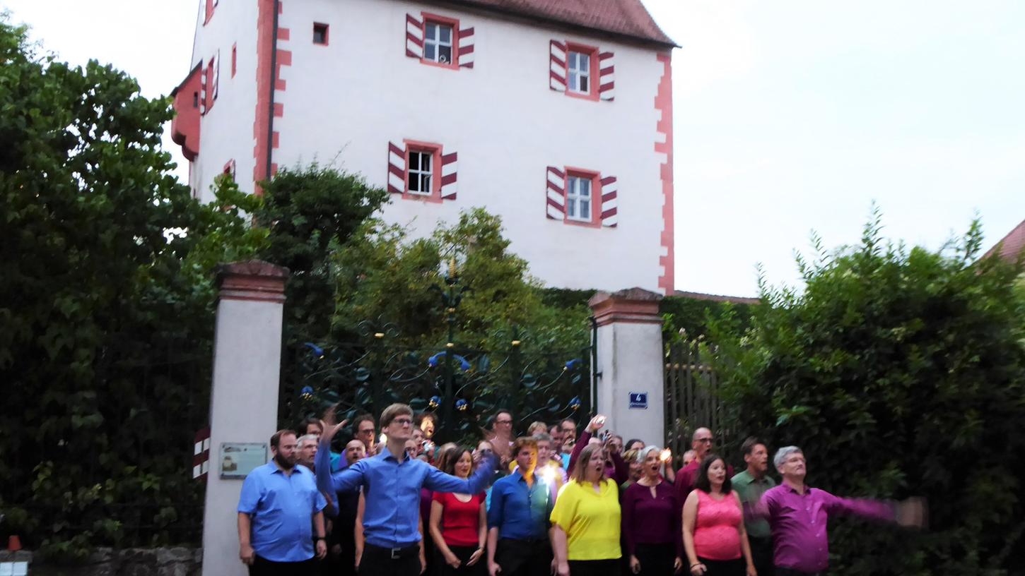 Im Sommer sorgte der „Slotkoor“ für einen Höhepunkt des Kulturprogrammes in Münchsteinachs „alten Mauern“. Er würde gerne zu einem „Wiederhören 2020“ wiederkommen. Im Sommer sorgte der „Slotkoor“ für einen Höhepunkt des Kulturprogrammes in Münchsteinachs „alten Mauern“. Er würde gerne zu einem „Wiederhören 2020“ wiederkommen.
