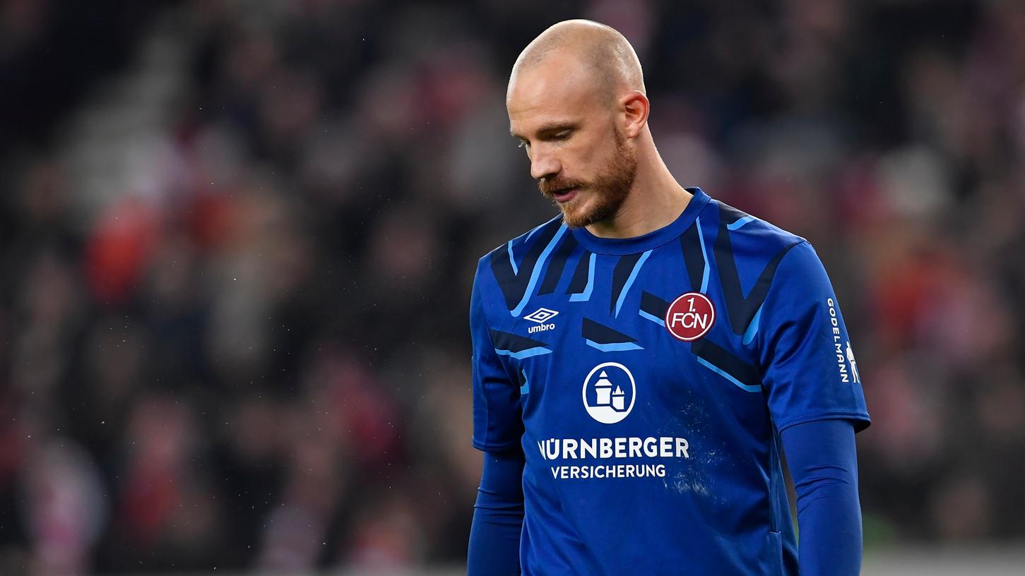 Irgendwo zwischen Verzweiflung, Frust und Ratlosigkeit - so lässt sich die Gefühlslage von Fans und Spielern derzeit wohl am besten beschreiben. Auch Torhüter Felix Dornebusch konnte die Niederlage in Stuttgart nicht verhindern.