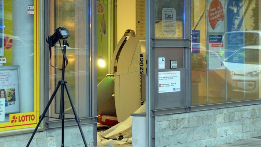 Geldautomat in Erlanger Bank gesprengt: Anwohner evakuiert