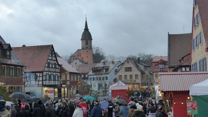 Weihnachtsmarkt in Georgensgmünd: Trotz Regen festlich im Advent