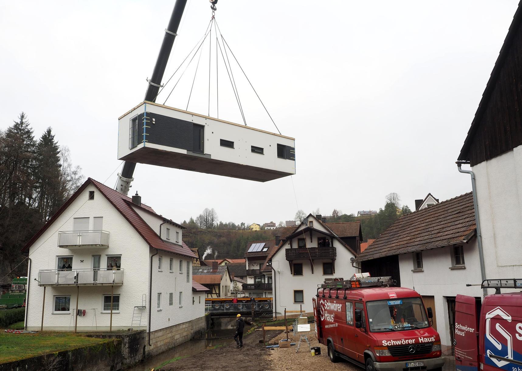 Tiny House Wird Am Kran Nach Pottenstein Geliefert Pottenstein