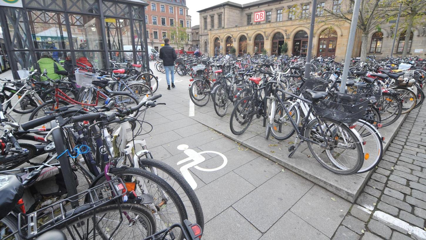 Fahrrad-Chaos am Erlanger Bahnhof: Linien für freie Rampen