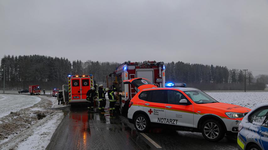 Unfall bei Tirschenreuth: 21-Jährige überschlägt sich mit Auto