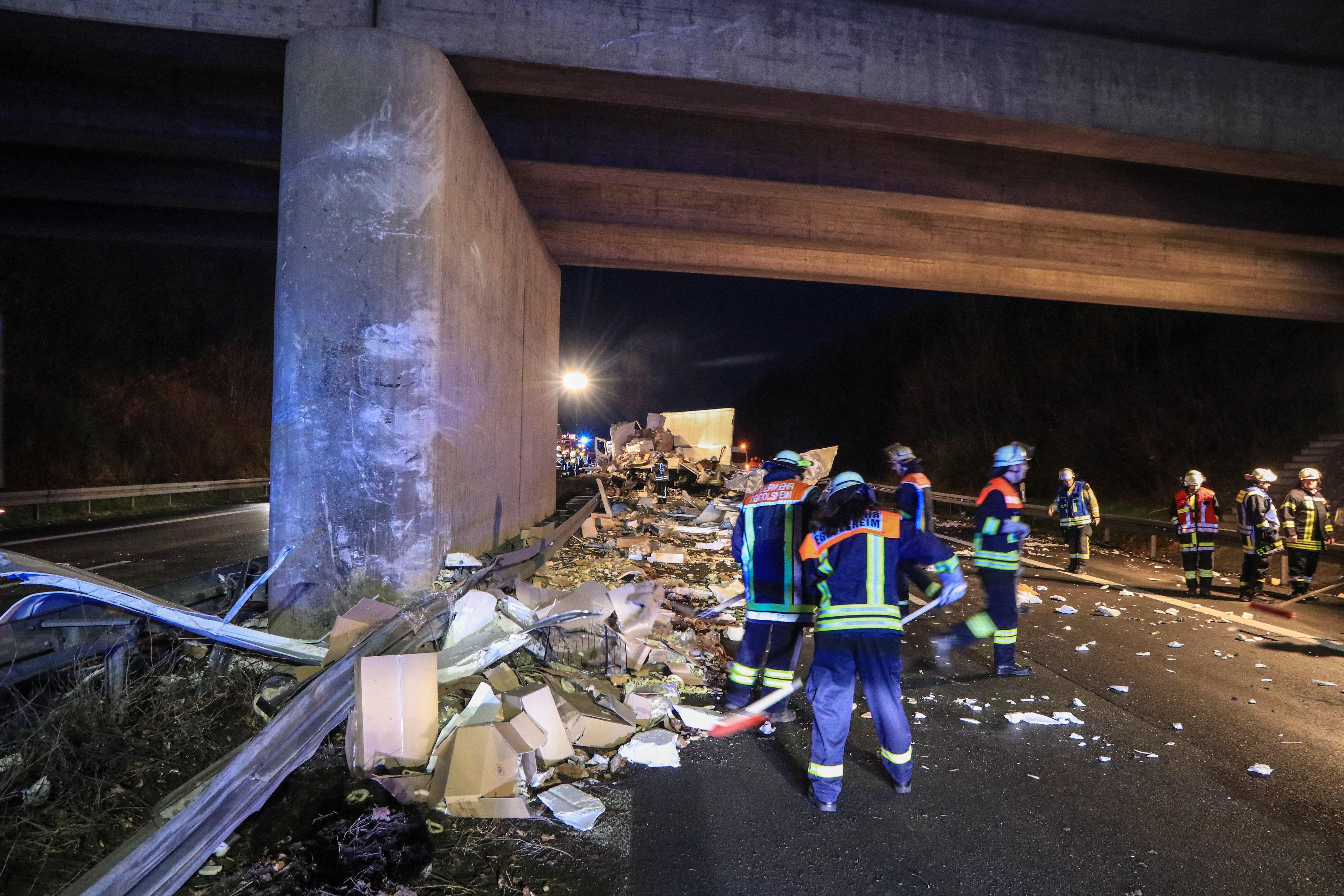 Tödlicher Unfall Auf A73: Lkw Prallt Gegen Brückenpfeiler | Nordbayern