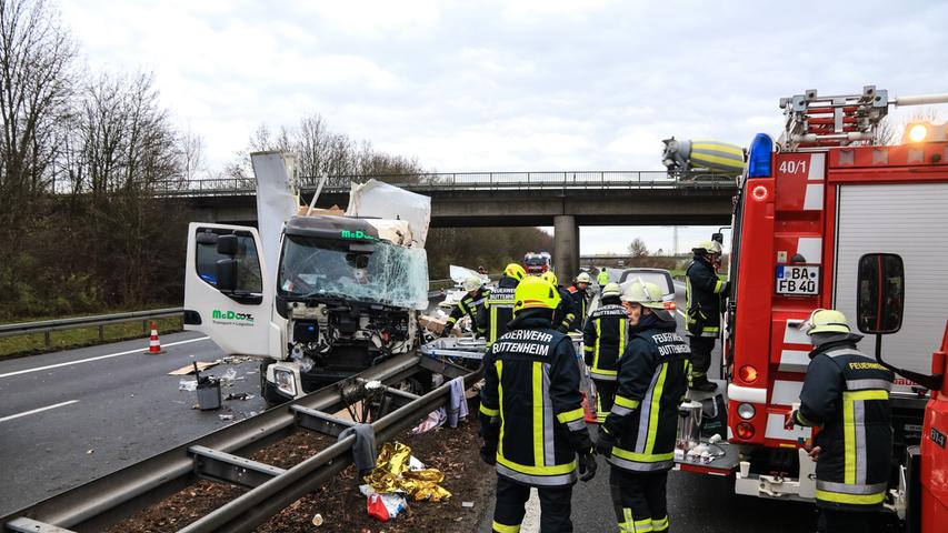 Tödlicher Unfall auf A73: Lkw prallt gegen Brückenpfeiler