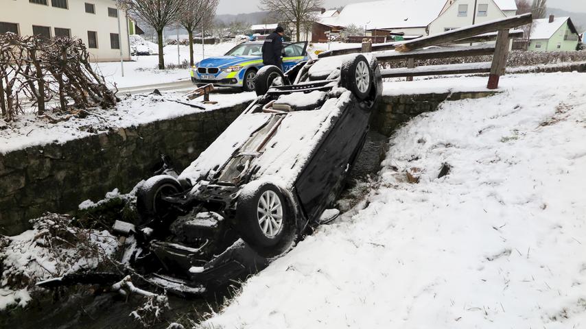 Kaum ist die erste Schnee gefallen, verzeichnet die Polizei die ersten Glätteunfälle. Einen besonders spektakulären gab es Mitte Dezember in Wettelsheim.