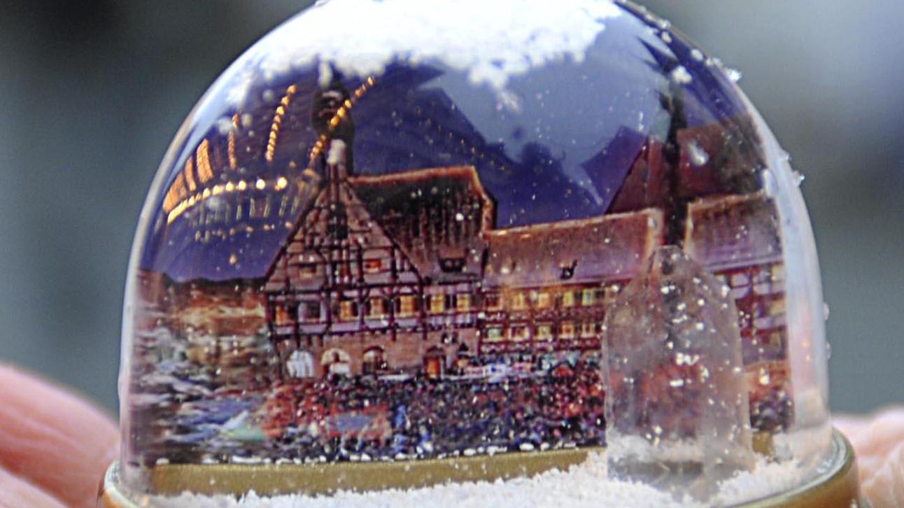 Weihnachtsmarkt: Streit um Forchheimer Schneekugel