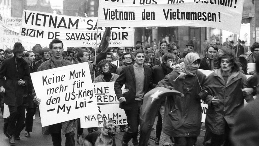 Ohne nennenswerte Zwischenfälle verlief gestern die Demonstration wider den Vietnamkrieg. Hier geht es zum Artikel vom 15. Dezember 1969: Pflichtübung Vietnam