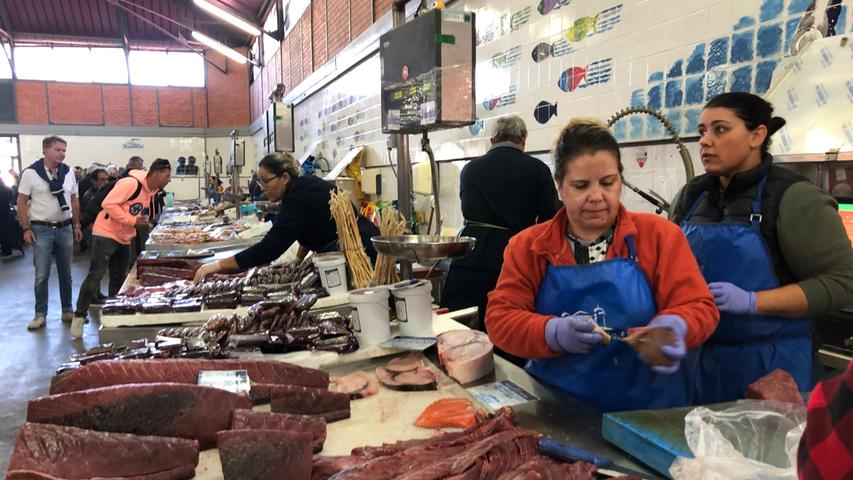 Der Fischmarkt von Olhão liegt in unmittelbarer Nähe des bedeutendsten Fischereihafens der Algarve. Der Thunfischfang hat hier eine lange Tradition. Auf dem Markt werden aber auch Meeresbewohner feilgeboten, die...