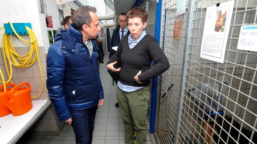 Hoher Besuch: Thorsten Glauber im Forchheimer Tierheim