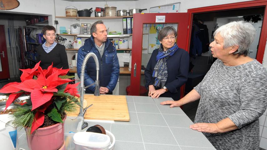 Hoher Besuch: Thorsten Glauber im Forchheimer Tierheim