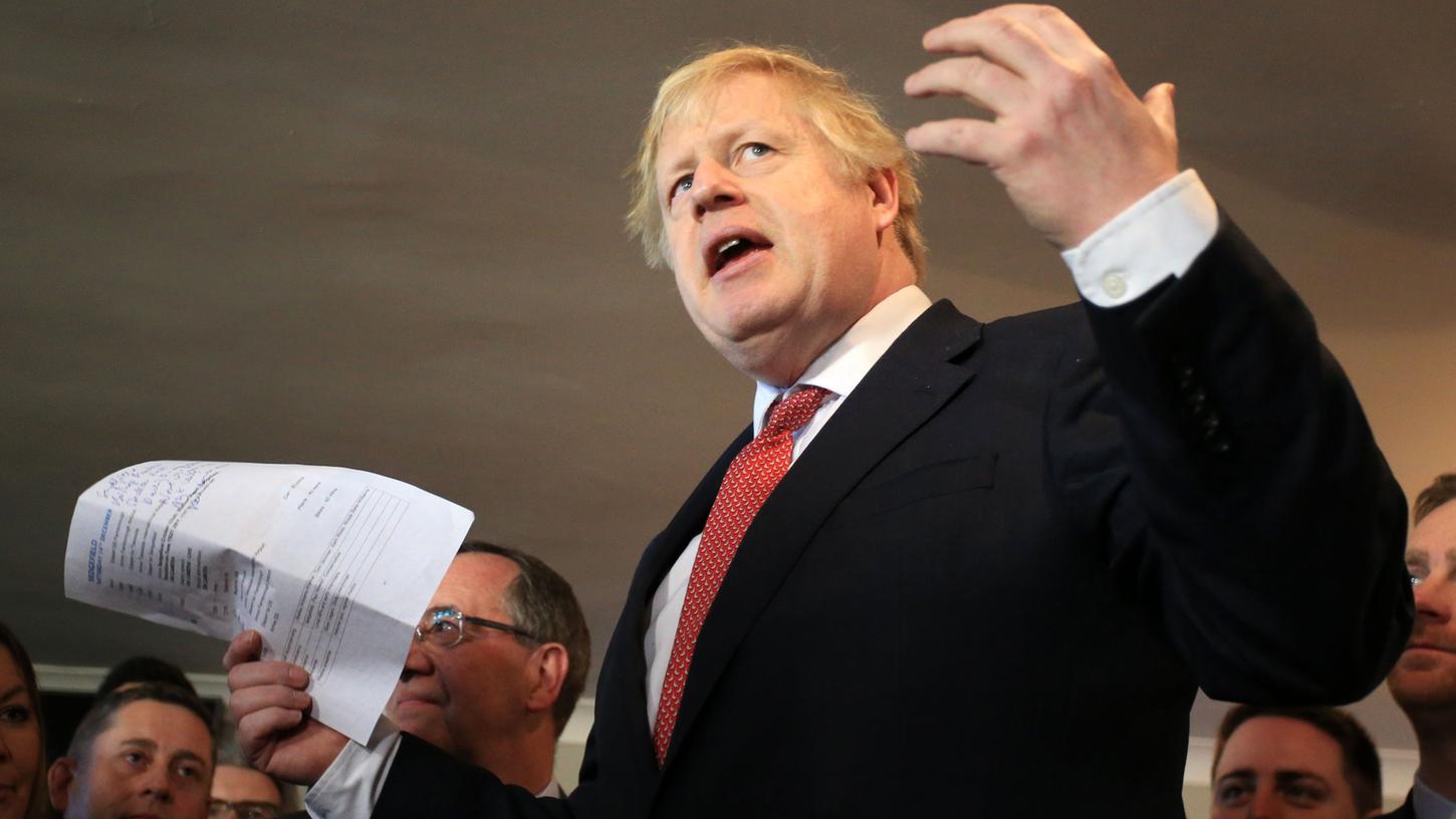 Kann mit stolzgeschwellter Brust seinen Wahlsieg feiern: Premier Boris Johnson.