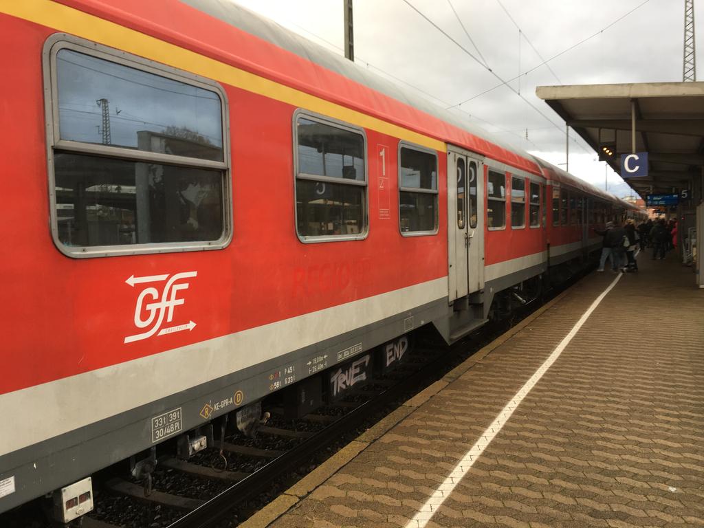 Bahn Arger Zwischen Nurnberg Und Stuttgart Go Ahead Startet Mit Uralten Waggons Ansbach Rosstal Heilsbronn Wicklesgreuth Nordbayern De
