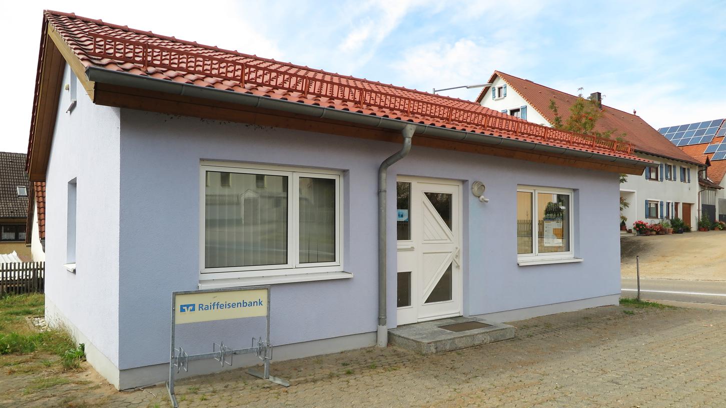 Die alte Raiffeisenbank-Filiale in Auernheim soll im Zuge der Dorferneuerung zum Dorfladen und/oder Jugend- und Seniorentreff werden.