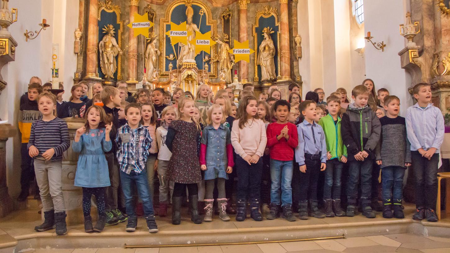 "Kinder feiern Weihnachten – hier und überall" - und auch in der Kirche St. Kilian in Pretzfeld.