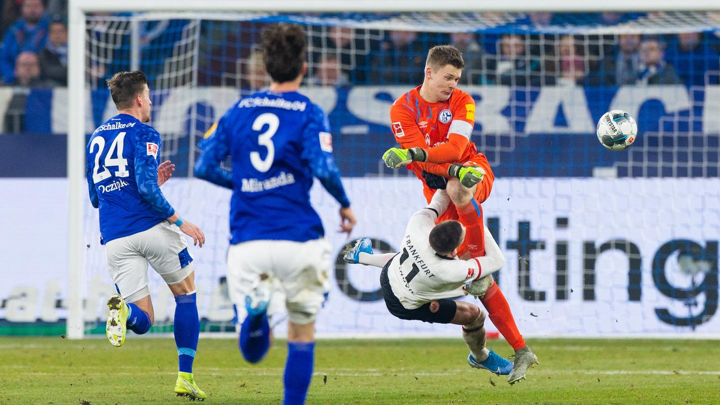 Trotz Rot für Nübel: Schalke siegt gegen Frankfurt