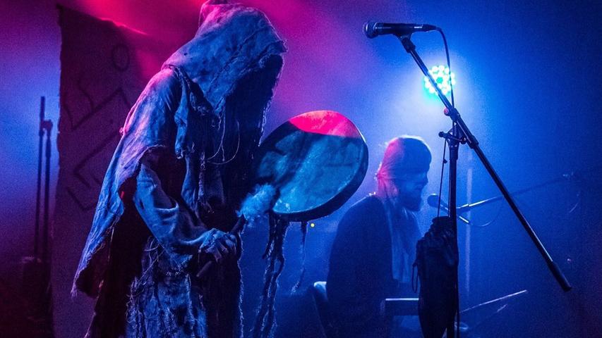 Auch schamanischer Kehlkopfgesang passt wunderbar auf ein Metal-Festival: Nytt Land aus Sibirien bauen ihre Instrumente selbst und begleiten auf ihnen ihre alten, nordeuropäischen Lieder. Weitere Bands folgen!
