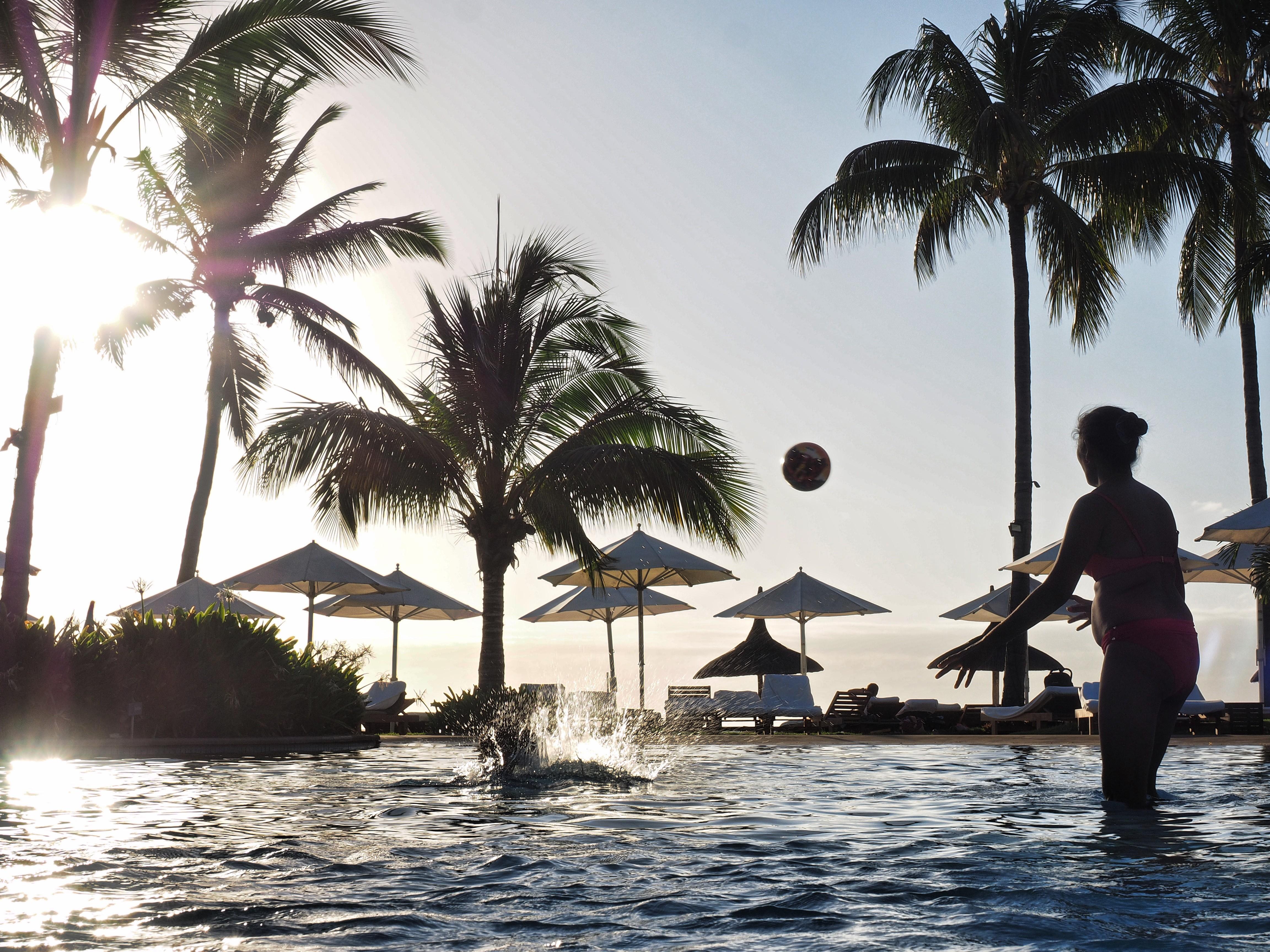 Ballspiel in einem der Pools des Sun-Resorts Sugar Beach.
