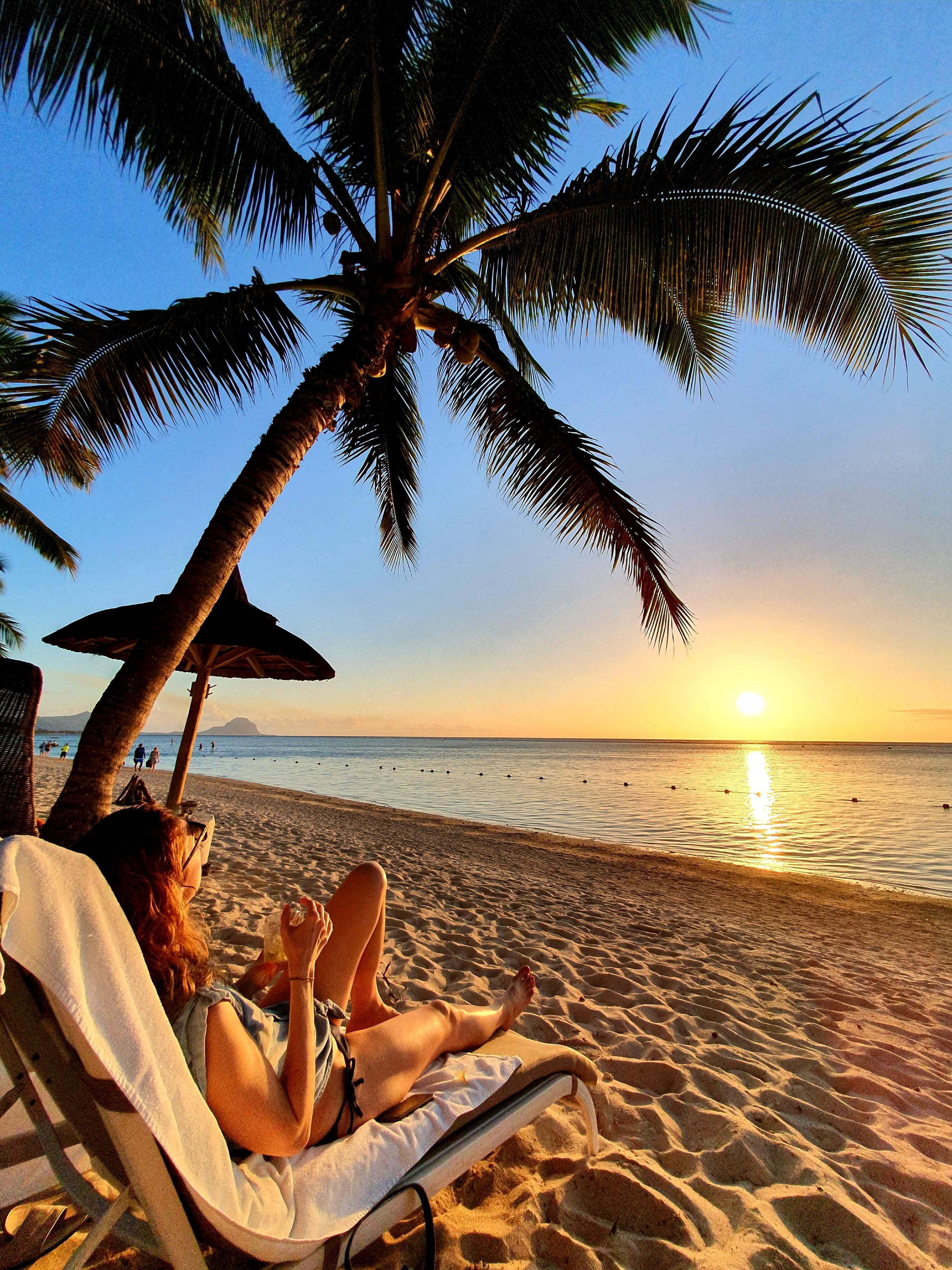 Sundowner am Strand von Flic en Flac vor Sugar Beach.