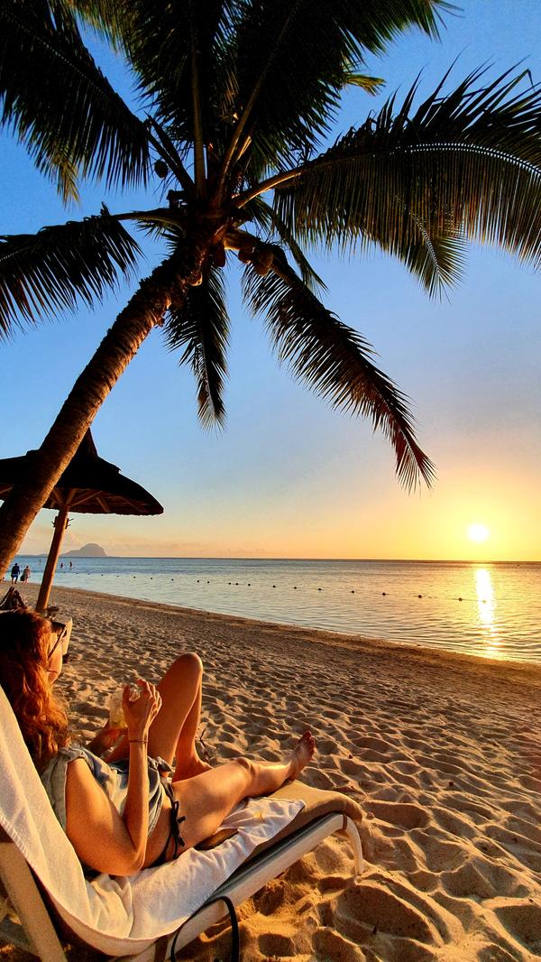 Sundowner am Strand von Flic en Flac vor Sugar Beach.
