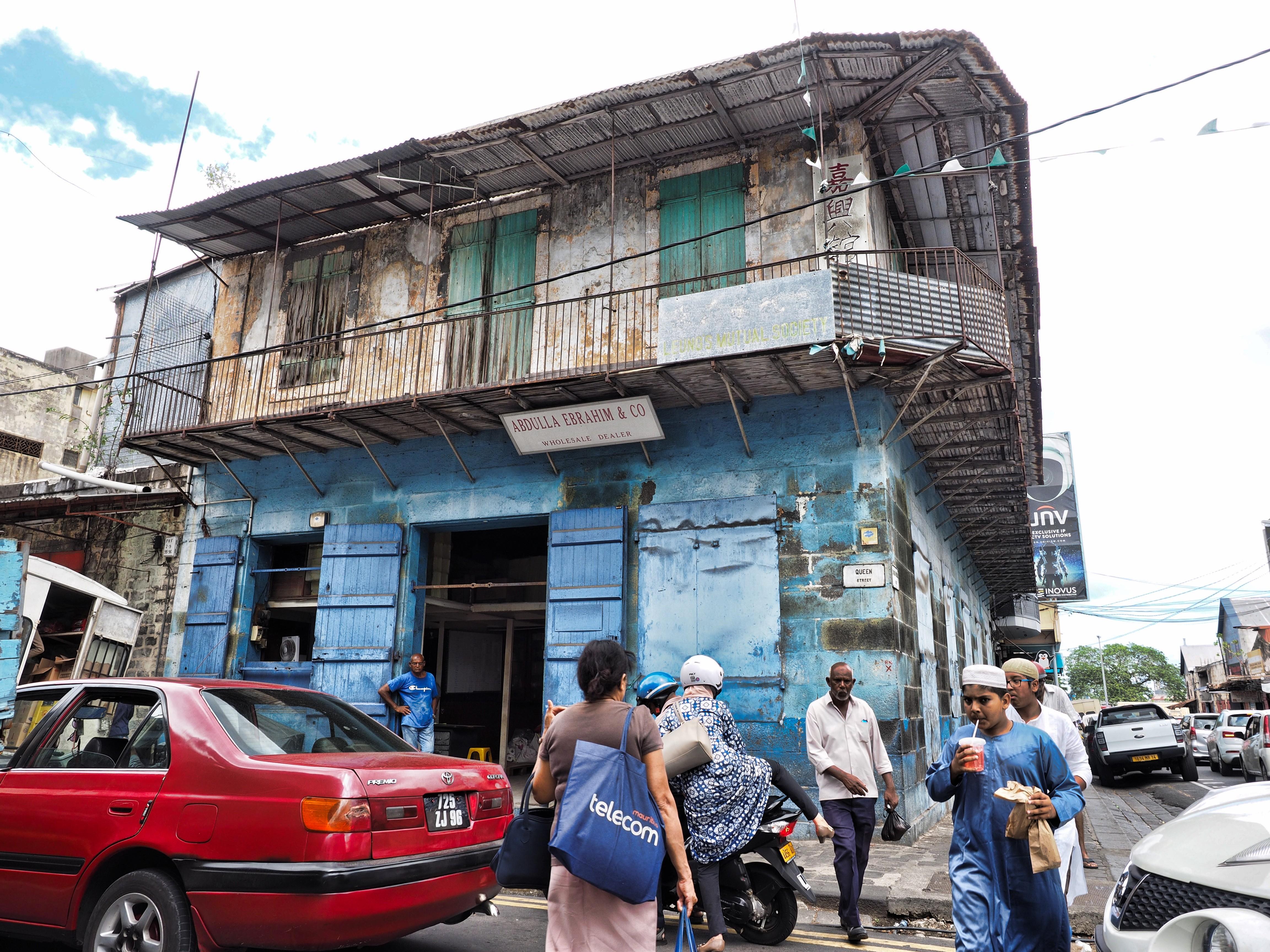 In Port Louis stehen nicht mehr viele typische Handelshäuser wie dieses aus britischer Kolonialzeit.