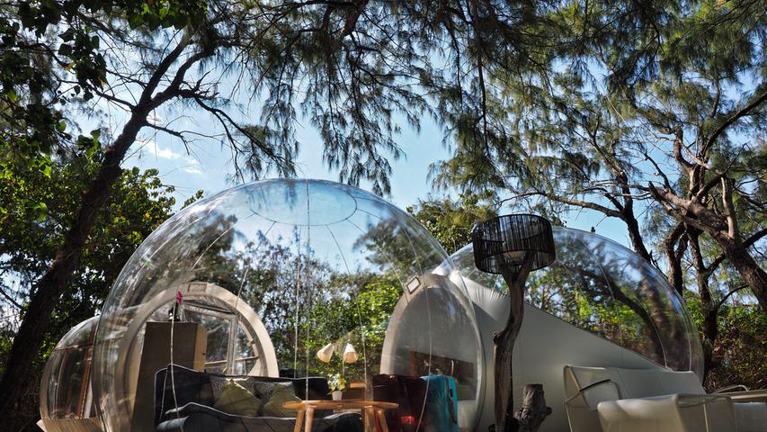 Auf der nahen Golferinsel Ile aux Cerfs stehen diese Bubble-Lodges. Das sind kleine Ferienhäuschen in aufblasbaren transparenten Kuppeln.