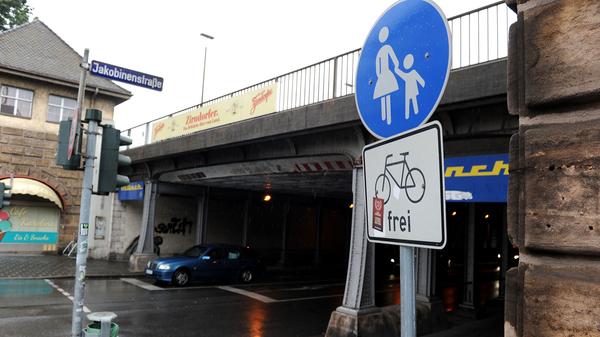 Genauso viele Leute steigen auch bei der Jakobinenstraße ein und aus: 14.500 Personen fahren dort mit der U1.