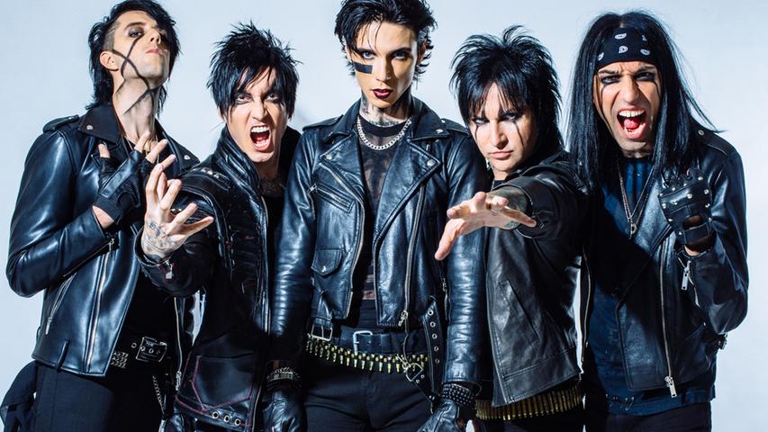 Die Musikvideos der Black Veil Brides, zu deutsch 'Bräute mit schwarzem Schleier', haben über eine halbe Milliarde Aufrufe. Das aktuelle Album Vale landete auf Platz 1 der Billboard Charts für Hard-Rock-Alben. Die Musikvideos der Black Veil Brides, zu deutsch 'Bräute mit schwarzem Schleier', haben über eine halbe Milliarde Aufrufe. Das aktuelle Album Vale landete auf Platz 1 der Billboard Charts für Hard-Rock-Alben.