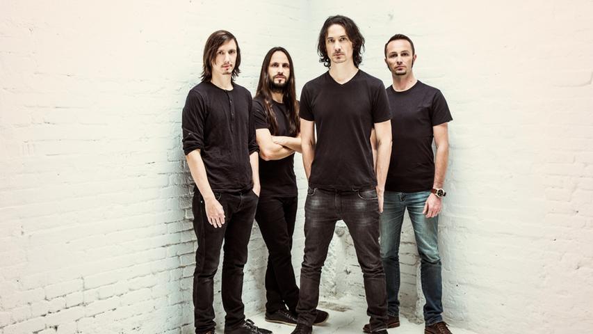 Der Name der französisches Metalband, deren Texte sehr spirituell geprägt sind und viel von der Erde und der Umwelt handeln, ist vom japanischen Originaltitel des Films "Godzilla" geprägt. Mit "Another World" erschien 2020 bereits ihr zehntes Album. Der Name der französisches Metalband, deren Texte sehr spirituell geprägt sind und viel von der Erde und der Umwelt handeln, ist vom japanischen Originaltitel des Films "Godzilla" geprägt. Mit "Another World" erschien 2020 bereits ihr zehntes Album.
