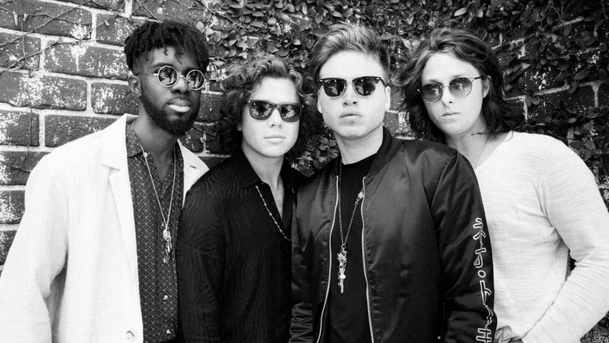 Tempt ist eine junge Formation aus den USA. Ihre schnörkellosen Rock-Nummern bleiben sofort im Gedächtnis hängen. Die Band hat bereits mit Größen wie Bon Jovi performt. Kleiner Tipp: Wer Zeit hat, sollte sich mal Tempts Cover-Versionen im Netz zu Gemüte führen. Tempt ist eine junge Formation aus den USA. Ihre schnörkellosen Rock-Nummern bleiben sofort im Gedächtnis hängen. Die Band hat bereits mit Größen wie Bon Jovi performt. Kleiner Tipp: Wer Zeit hat, sollte sich mal Tempts Cover-Versionen im Netz zu Gemüte führen.