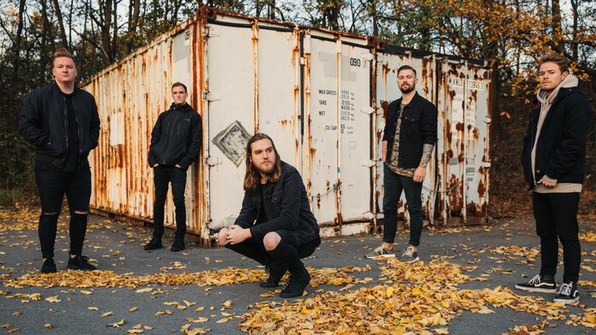 Die Metalcore-Band Wage War stammt aus Florida. Gegründet wird sie 2010 von den zwei Highschool-Buddies Seth Blake und Cody Quistad. Das erste Album stellen Wage War 2015 der Öffentlichkeit vor. Inzwischen stehen drei Langspielwerke auf der Habenseite der Truppe. 