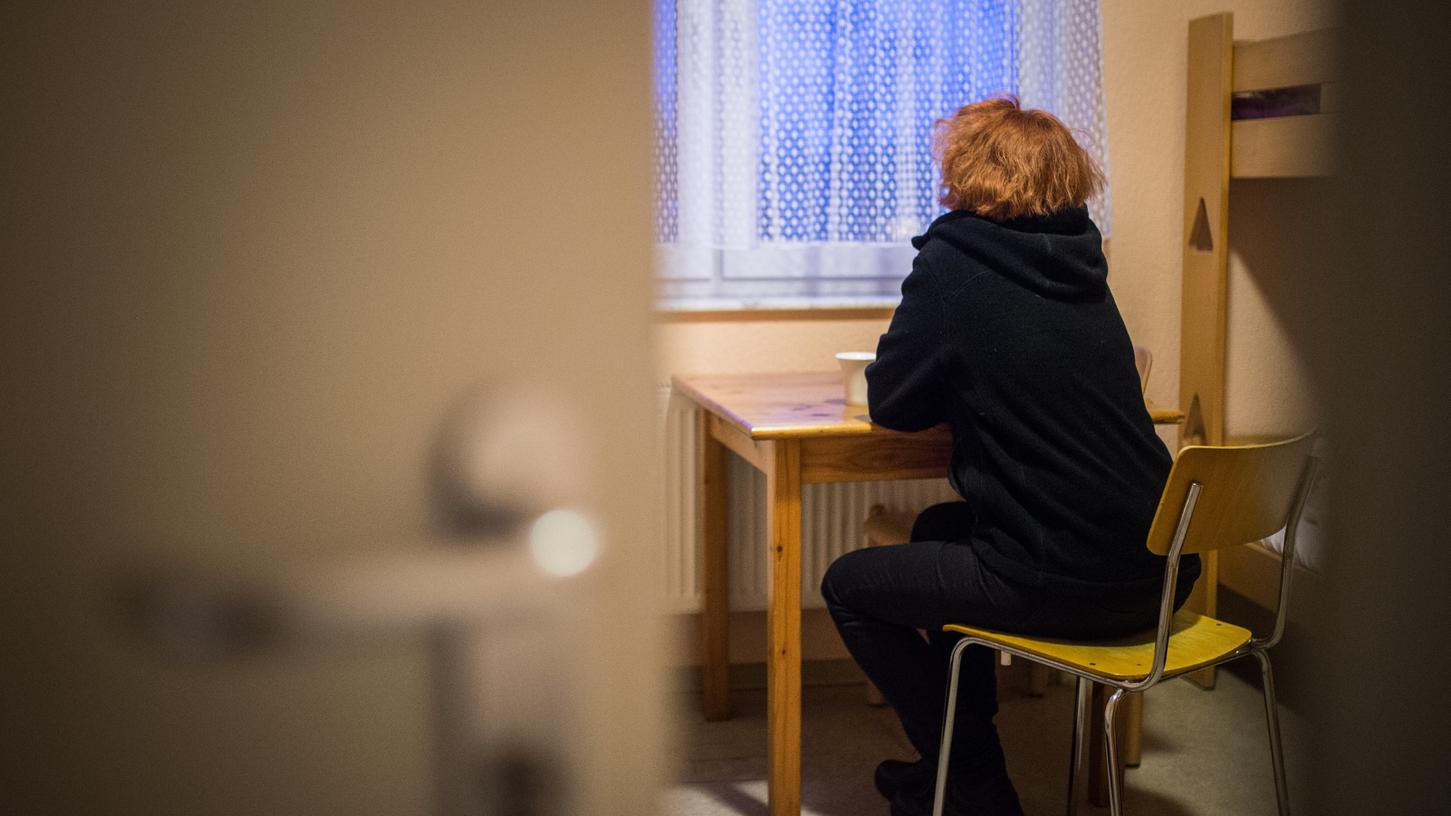 Im Durchschnitt ertragen Frauen sieben Jahre lang Gewalt, bevor sie endgültig zusammenbrechen. Das sagt Barbara Grill, die Leiterin des Frauenhauses. Im Durchschnitt ertragen Frauen sieben Jahre lang Gewalt, bevor sie endgültig zusammenbrechen. Das sagt Barbara Grill, die Leiterin des Frauenhauses.