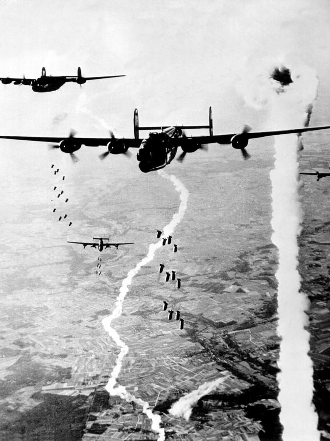 Alliierte Bomber warfen in den letzten Kriegsjahren tonnenweise Bomben über dem Deutschen Reich ab.