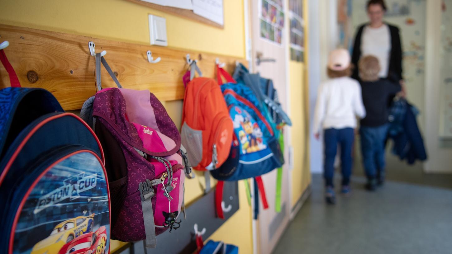 Wegen steigender Kosten: Die Stadt Roth erhöht 2020 die Gebühren für die kommunalen Kindertagesstätten. Wegen steigender Kosten: Die Stadt Roth erhöht 2020 die Gebühren für die kommunalen Kindertagesstätten.