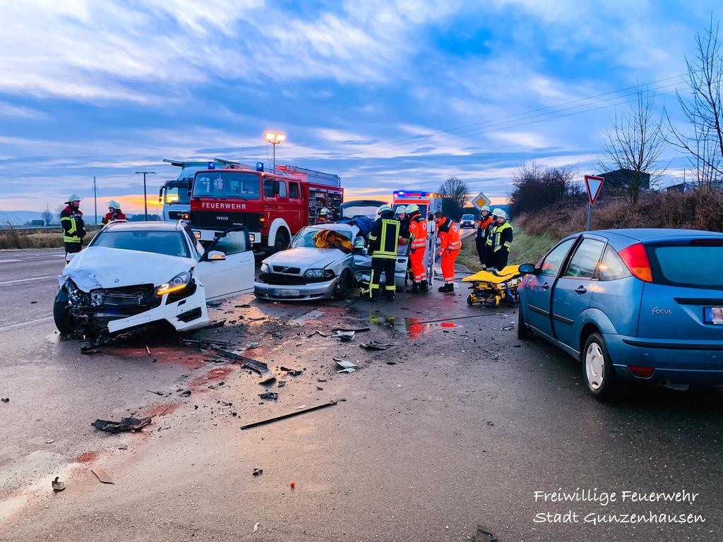 schwerer unfall beim abbiegen drei verletzte bei dittenheim dittenheim nordbayern
