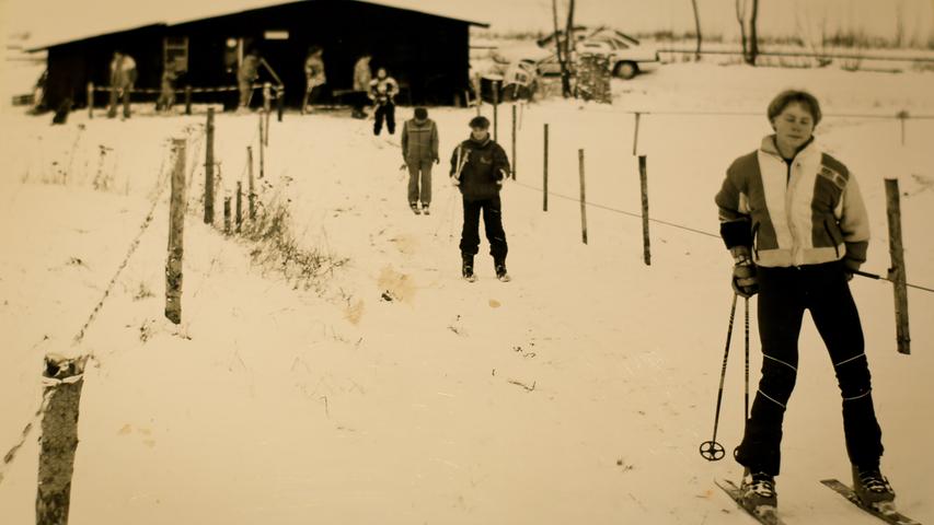 Mitte der 90er Jahre waren die Winter so verlässlich, dass der Skilift an den Wochenenden seinen Betrieb aufnehmen konnte.