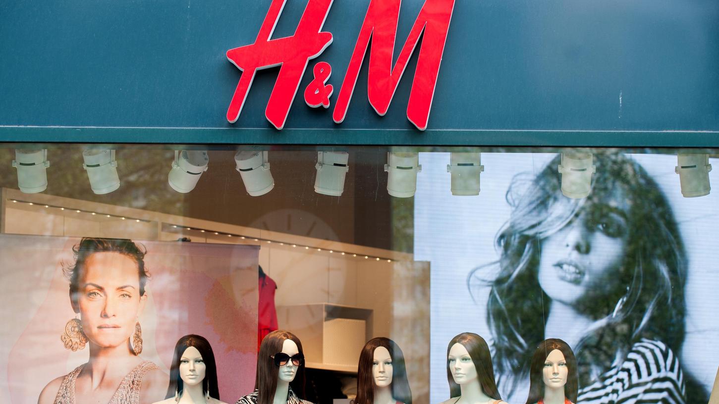 Hinter der Fassade des Modehändlers H&M gibt es offenbar teils großen Unmut der Mitarbeiter. Dieser richtet sich gegen eine möglicherweise systematische Bespitzelung im Nürnberger Callcenter.