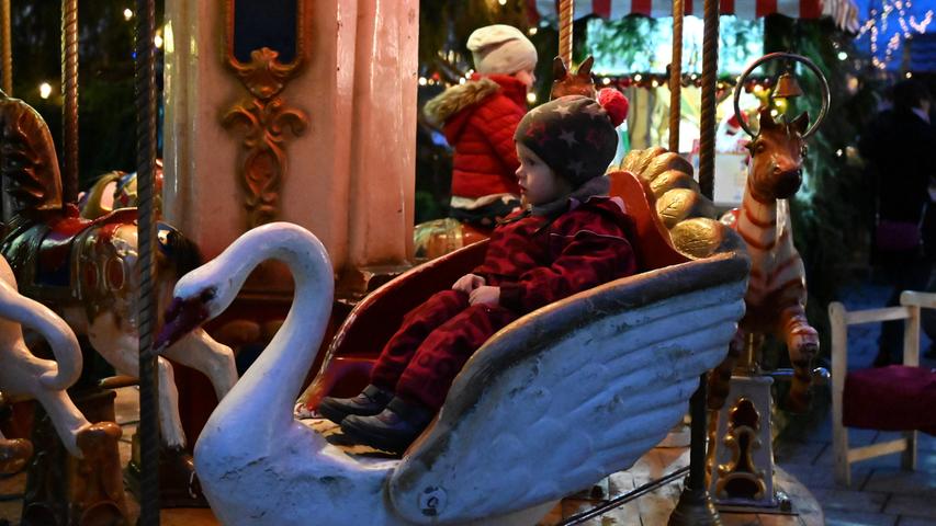 Glühwein, glückliche Kinder, Glücksgefühl: So schön ist der Weihnachtsmarkt in Neumarkt 