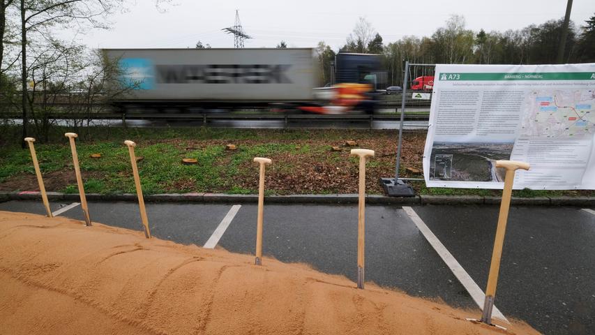 Der sechs-streifige Ausbau zwischen dem Autobahnkreuz Nürnberg-Süd und der Südwesttangente am Nürnberger Hafen geht das ganze Jahr über weiter und wird 2020 nicht abgeschlossen. Hier wird auf sechs Kilometern gearbeitet.